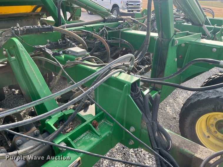 image for item LD9864 2006 John Deere 1990 CCS  air seeder