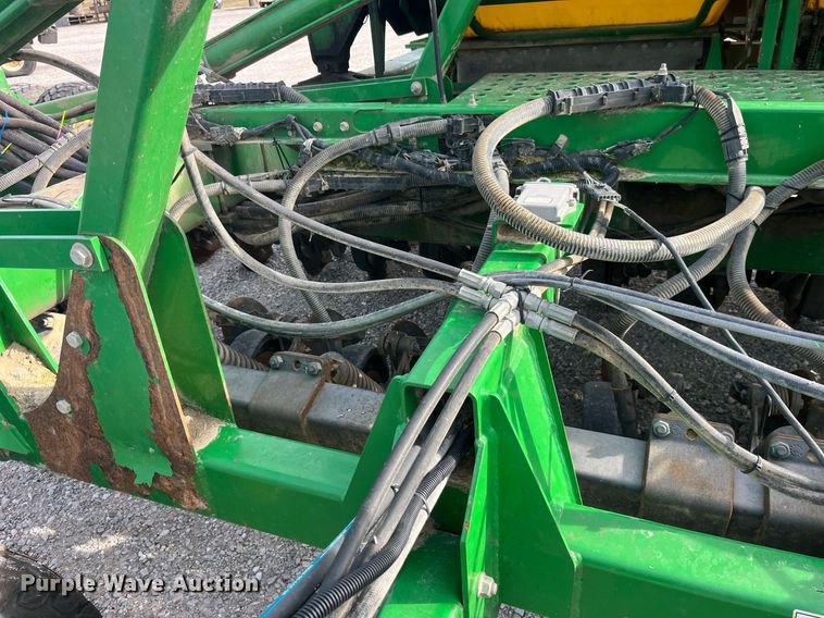image for item LD9864 2006 John Deere 1990 CCS  air seeder