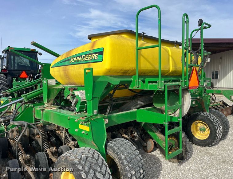 image for item LD9864 2006 John Deere 1990 CCS  air seeder