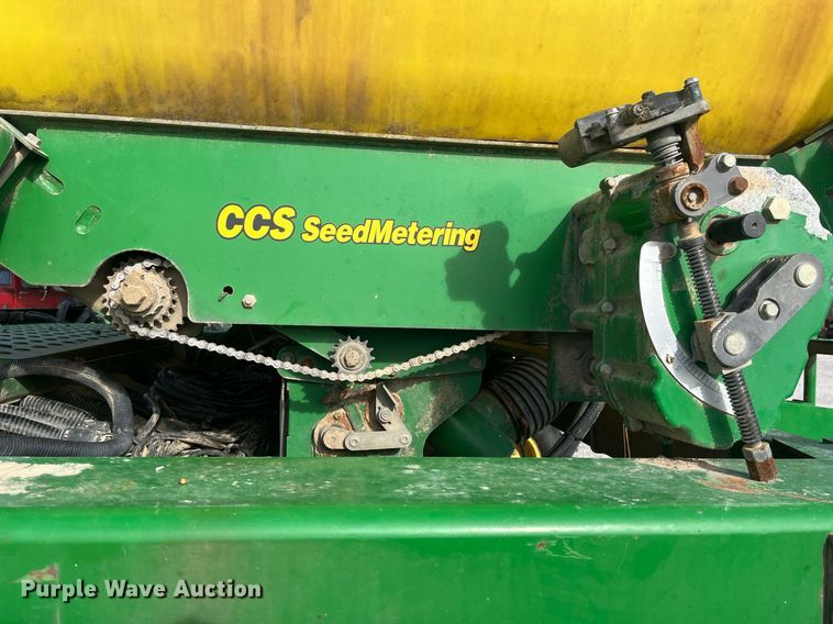 image for item LD9864 2006 John Deere 1990 CCS  air seeder