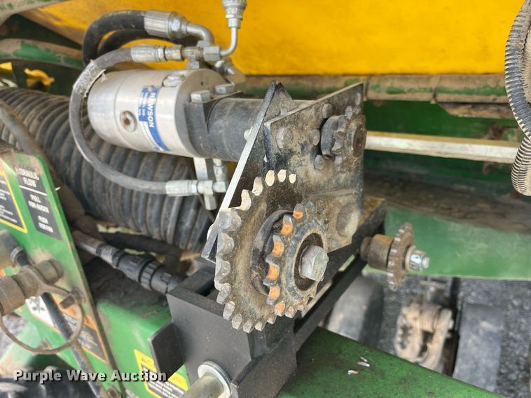 image for item LD9864 2006 John Deere 1990 CCS  air seeder