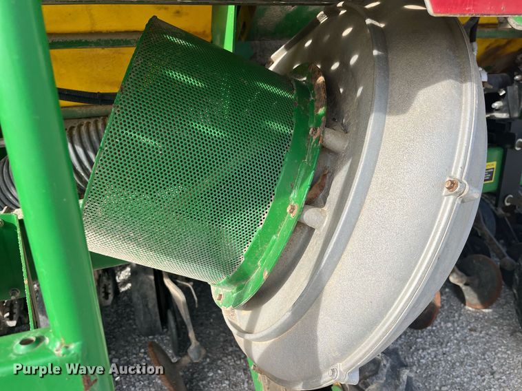 image for item LD9864 2006 John Deere 1990 CCS  air seeder