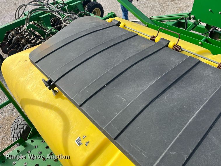 image for item LD9864 2006 John Deere 1990 CCS  air seeder