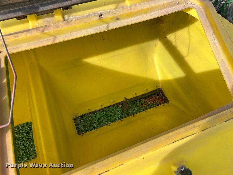 image for item LD9864 2006 John Deere 1990 CCS  air seeder