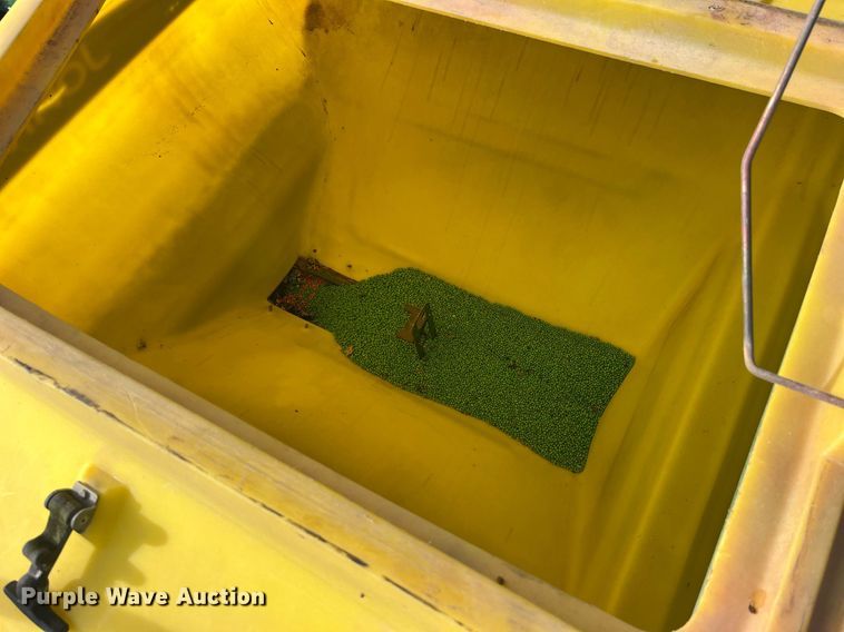 image for item LD9864 2006 John Deere 1990 CCS  air seeder