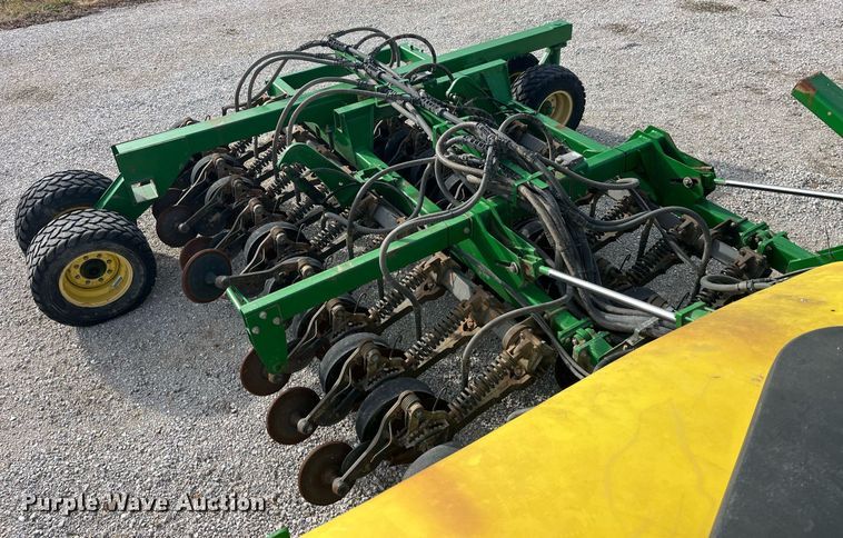image for item LD9864 2006 John Deere 1990 CCS  air seeder