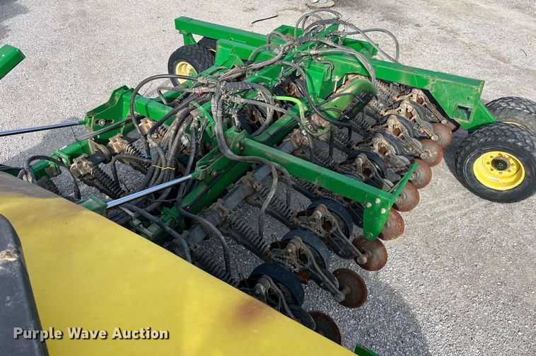 image for item LD9864 2006 John Deere 1990 CCS  air seeder