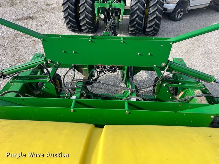 image for item LD9864 2006 John Deere 1990 CCS  air seeder