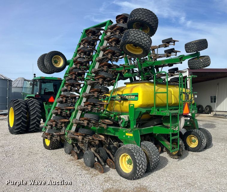 image for item LD9864 2006 John Deere 1990 CCS  air seeder