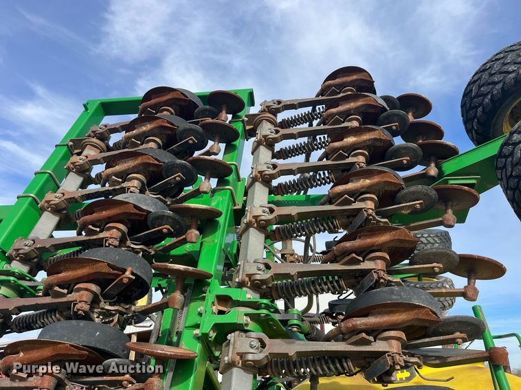 image for item LD9864 2006 John Deere 1990 CCS  air seeder