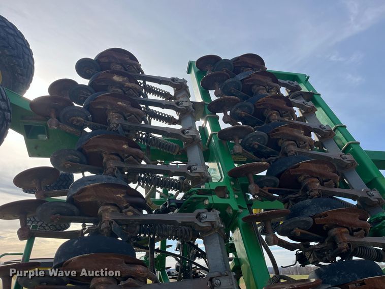 image for item LD9864 2006 John Deere 1990 CCS  air seeder