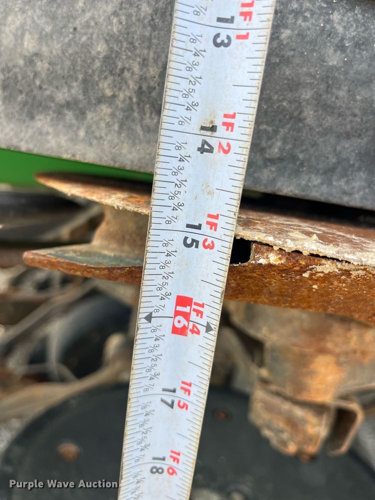 image for item LD9864 2006 John Deere 1990 CCS  air seeder