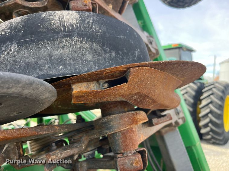 image for item LD9864 2006 John Deere 1990 CCS  air seeder