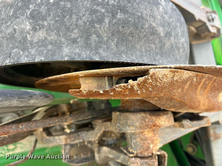 image for item LD9864 2006 John Deere 1990 CCS  air seeder