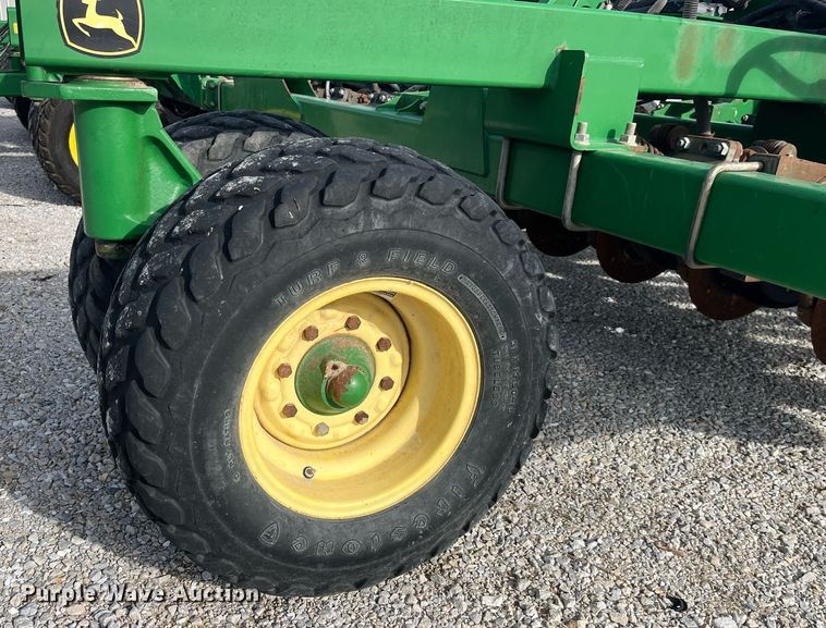 image for item LD9864 2006 John Deere 1990 CCS  air seeder