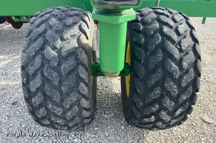 image for item LD9864 2006 John Deere 1990 CCS  air seeder