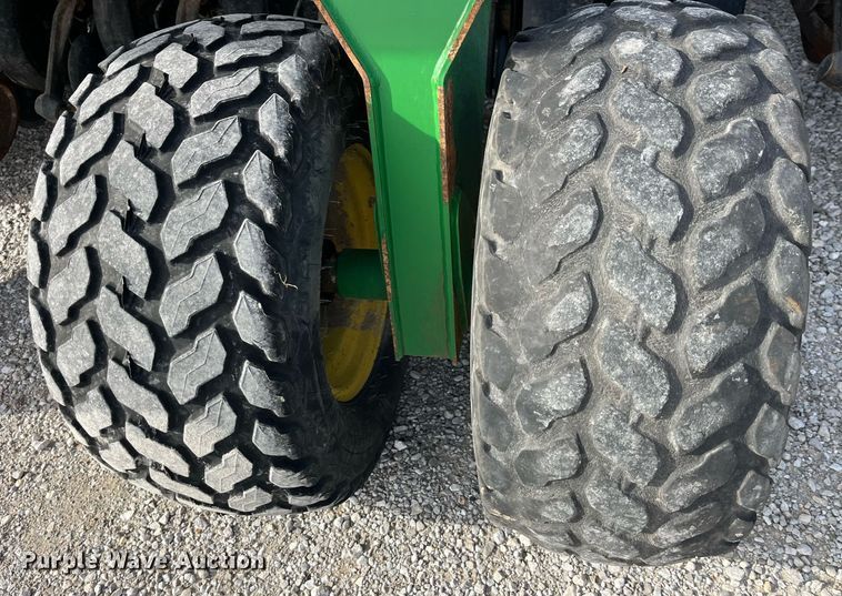 image for item LD9864 2006 John Deere 1990 CCS  air seeder