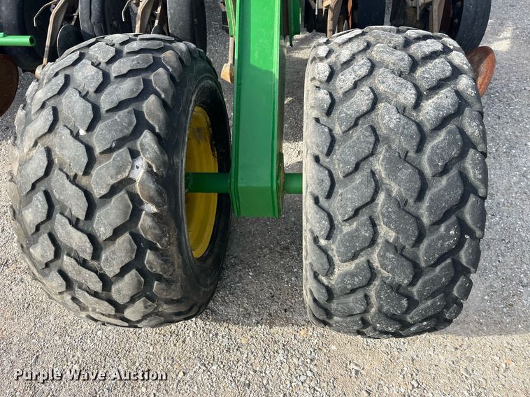 image for item LD9864 2006 John Deere 1990 CCS  air seeder