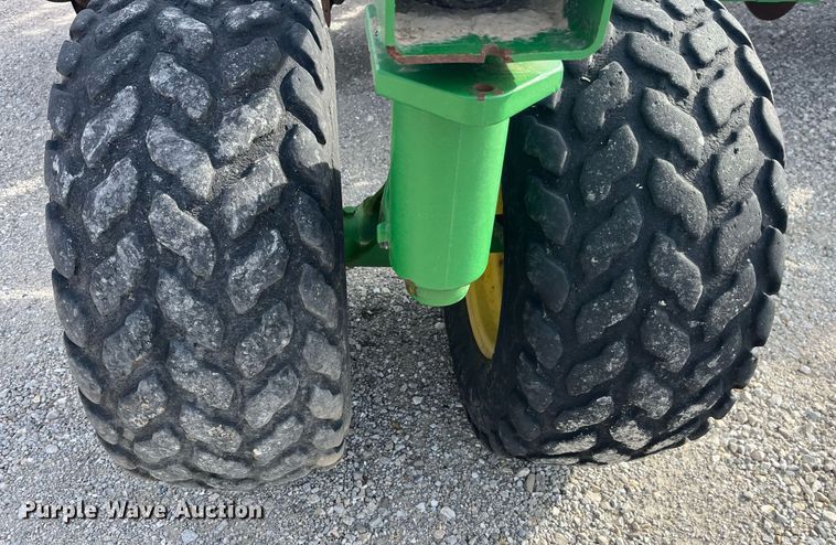 image for item LD9864 2006 John Deere 1990 CCS  air seeder