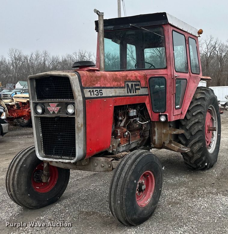 image for item LH9042 1973 Massey Ferguson 1135  tractor