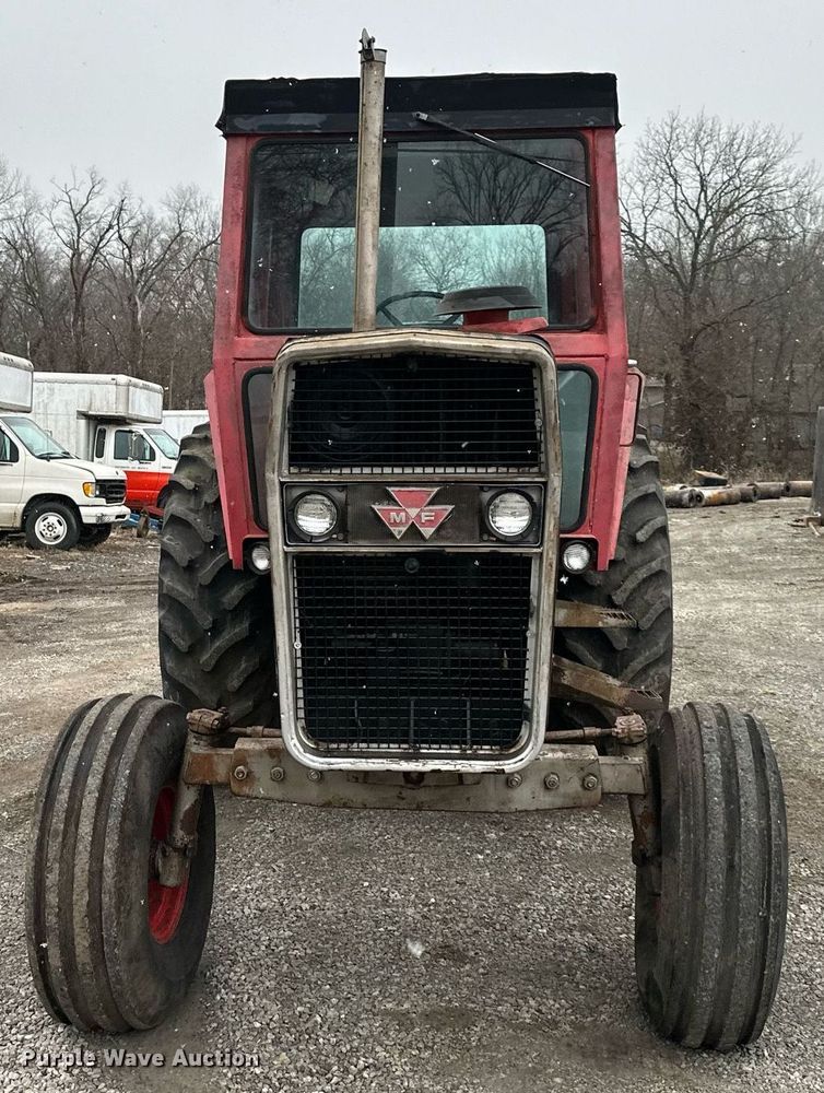 image for item LH9042 1973 Massey Ferguson 1135  tractor