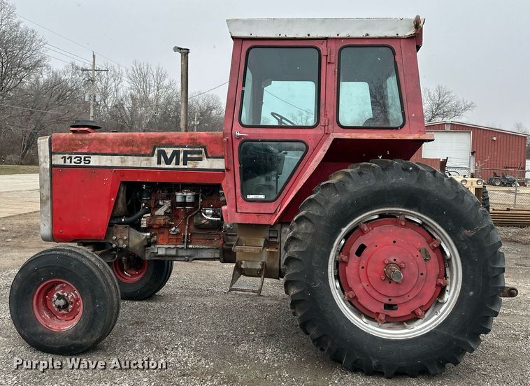 image for item LH9042 1973 Massey Ferguson 1135  tractor