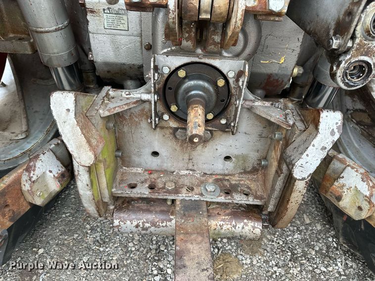 image for item LH9042 1973 Massey Ferguson 1135  tractor