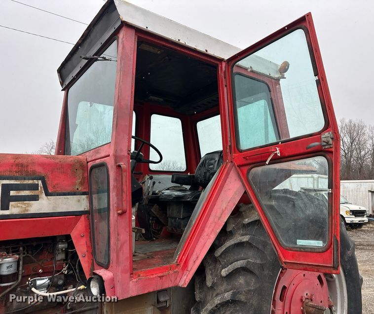 image for item LH9042 1973 Massey Ferguson 1135  tractor