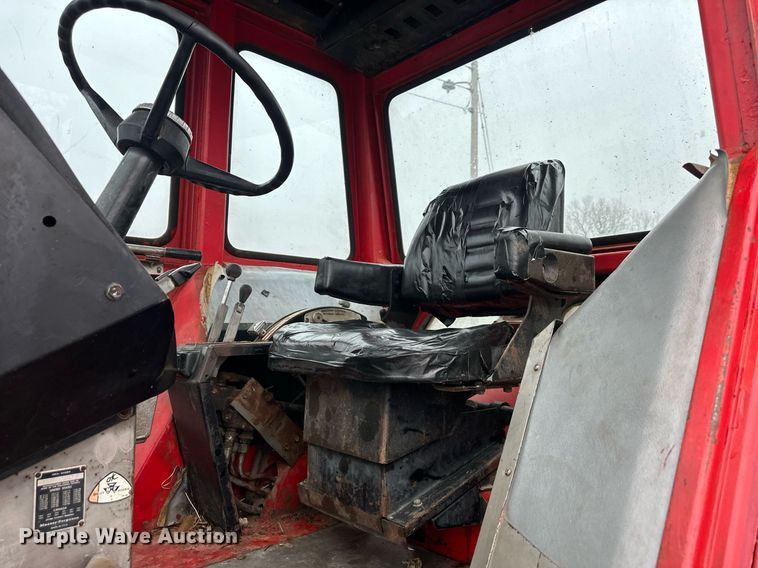 image for item LH9042 1973 Massey Ferguson 1135  tractor