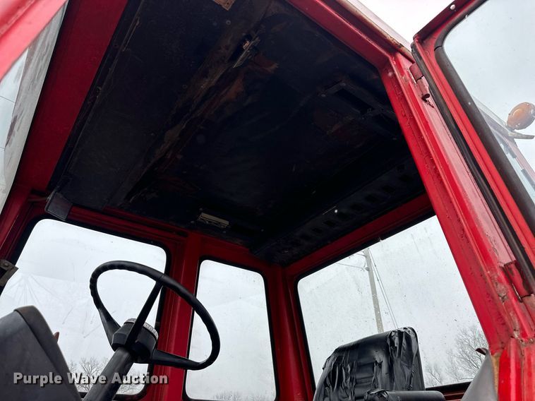 image for item LH9042 1973 Massey Ferguson 1135  tractor