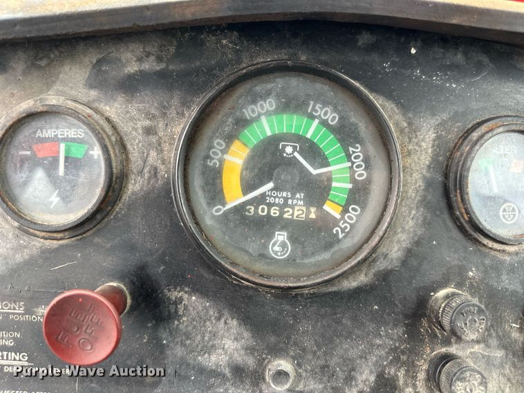 image for item LH9042 1973 Massey Ferguson 1135  tractor