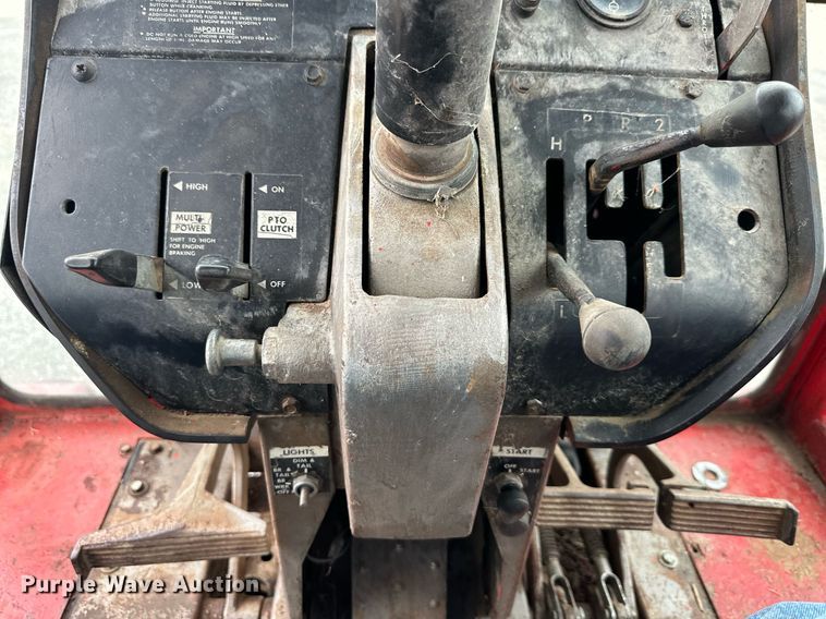 image for item LH9042 1973 Massey Ferguson 1135  tractor