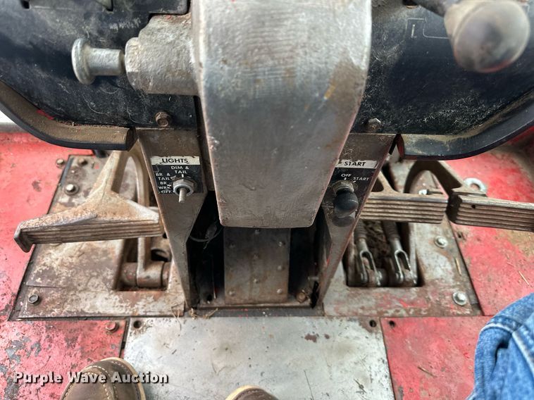 image for item LH9042 1973 Massey Ferguson 1135  tractor