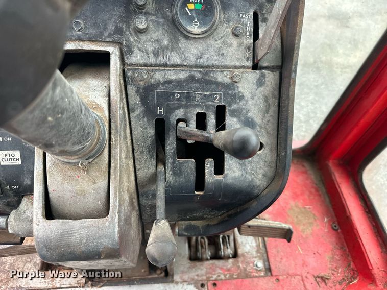 image for item LH9042 1973 Massey Ferguson 1135  tractor