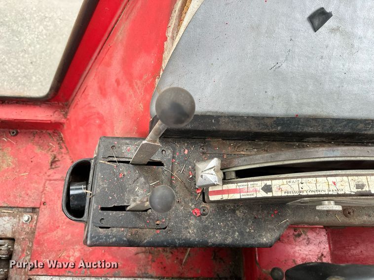 image for item LH9042 1973 Massey Ferguson 1135  tractor