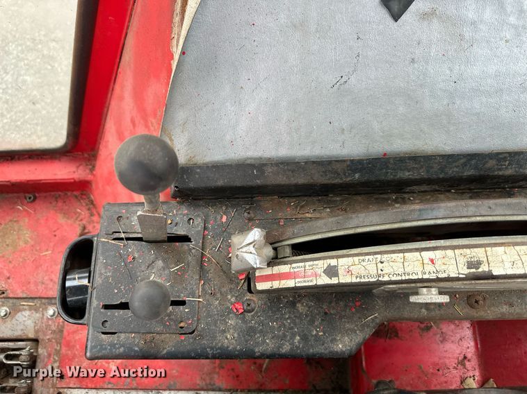 image for item LH9042 1973 Massey Ferguson 1135  tractor