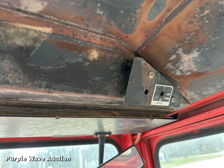 image for item LH9042 1973 Massey Ferguson 1135  tractor