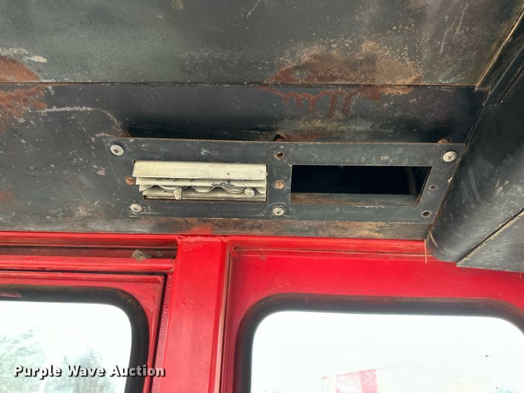 image for item LH9042 1973 Massey Ferguson 1135  tractor