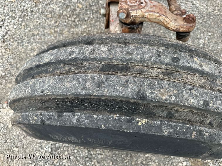 image for item LH9042 1973 Massey Ferguson 1135  tractor