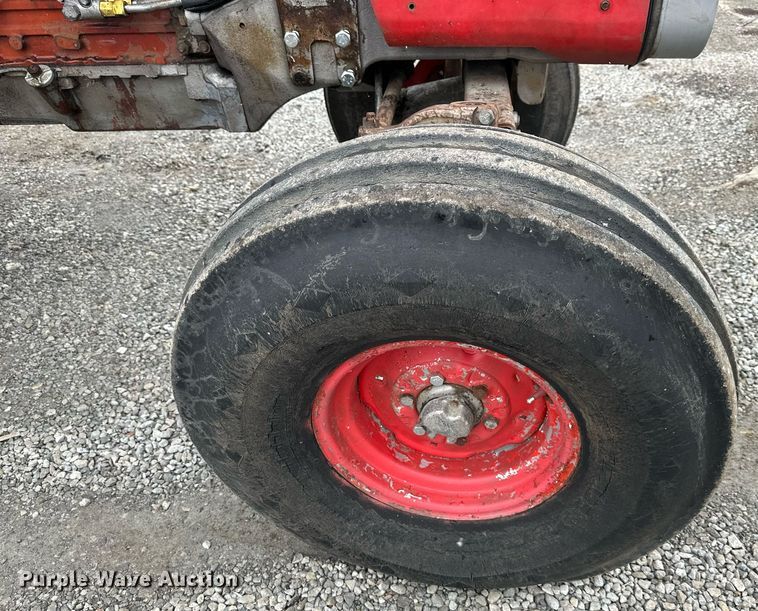 image for item LH9042 1973 Massey Ferguson 1135  tractor