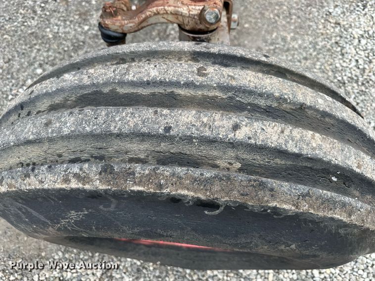 image for item LH9042 1973 Massey Ferguson 1135  tractor