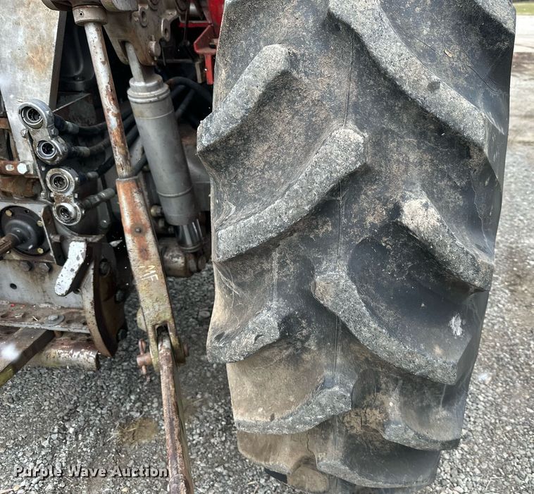 image for item LH9042 1973 Massey Ferguson 1135  tractor