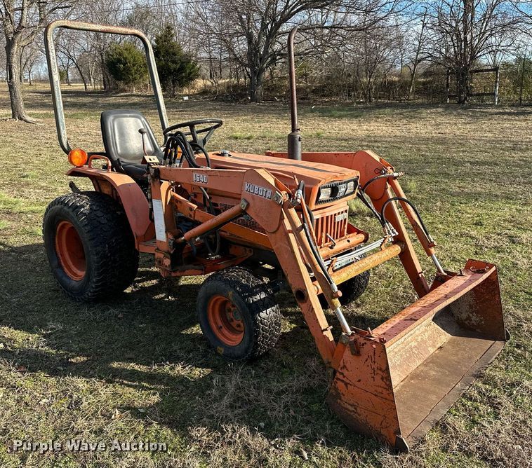 image for item LK9693 Kubota B7200D  MFWD tractor