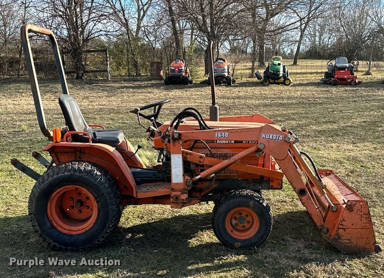 image for item LK9693 Kubota B7200D  MFWD tractor
