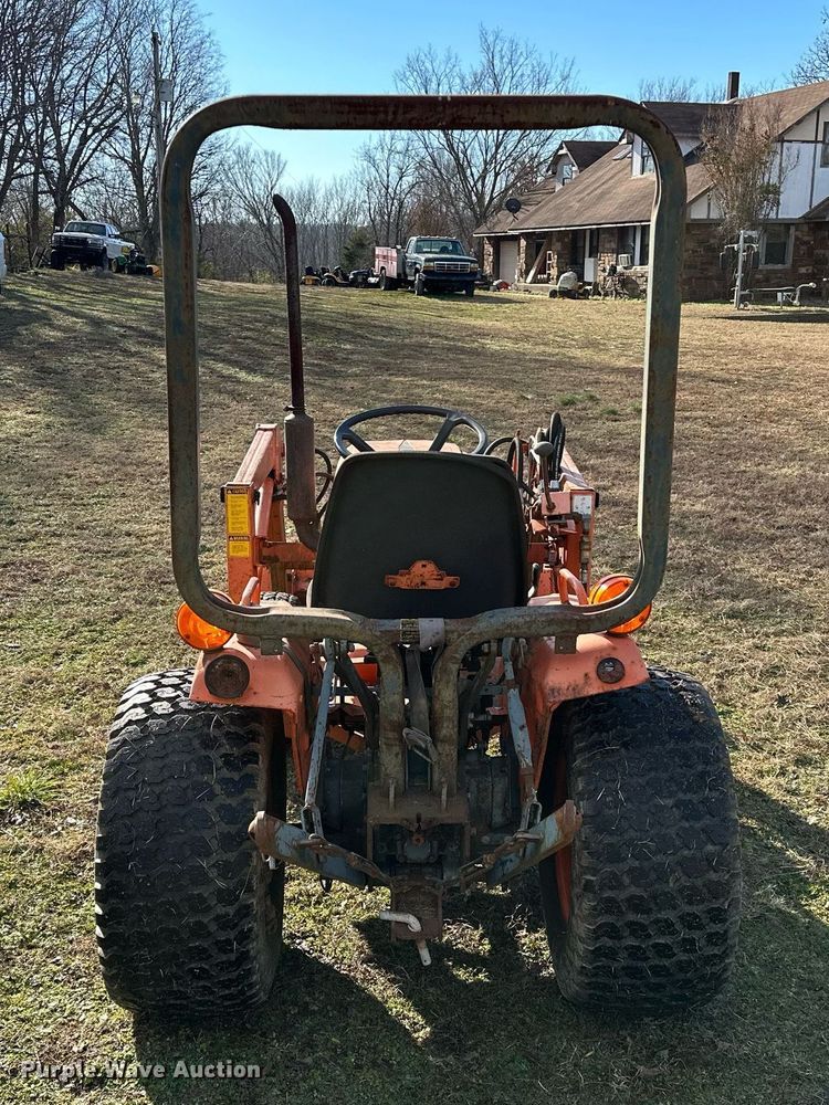 image for item LK9693 Kubota B7200D  MFWD tractor