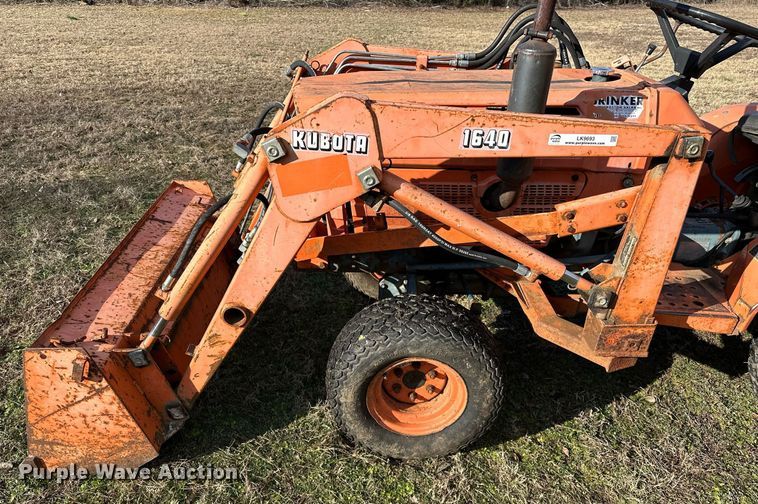 image for item LK9693 Kubota B7200D  MFWD tractor