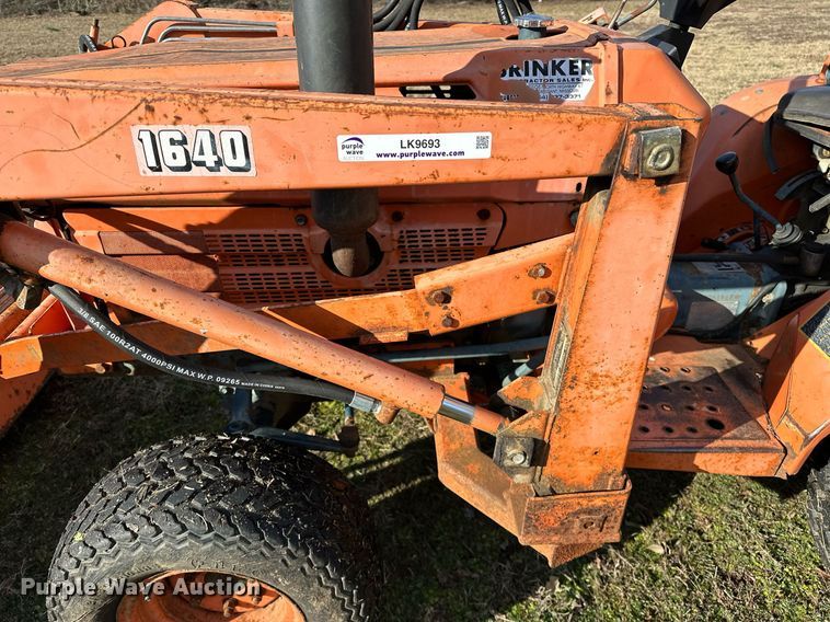 image for item LK9693 Kubota B7200D  MFWD tractor