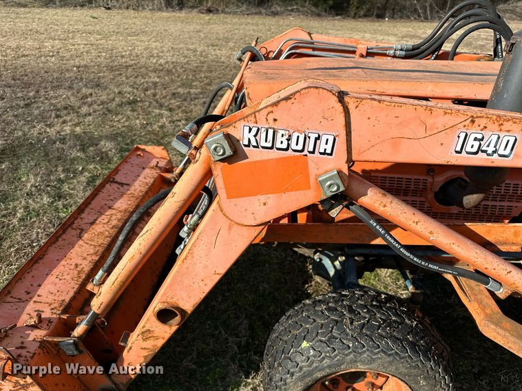 image for item LK9693 Kubota B7200D  MFWD tractor