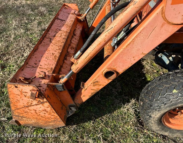 image for item LK9693 Kubota B7200D  MFWD tractor