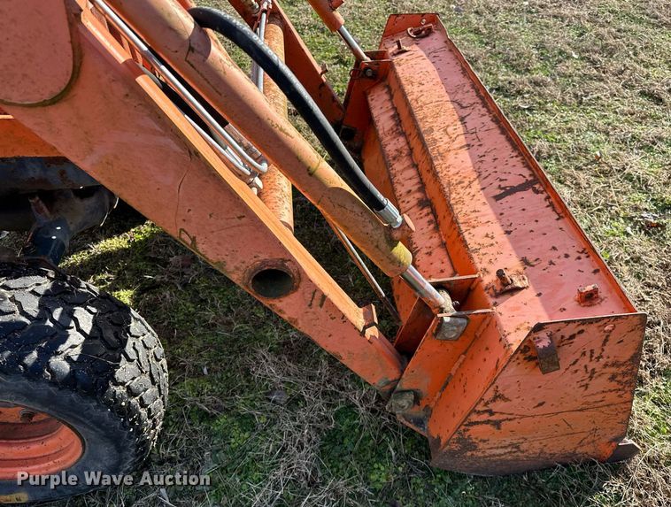 image for item LK9693 Kubota B7200D  MFWD tractor